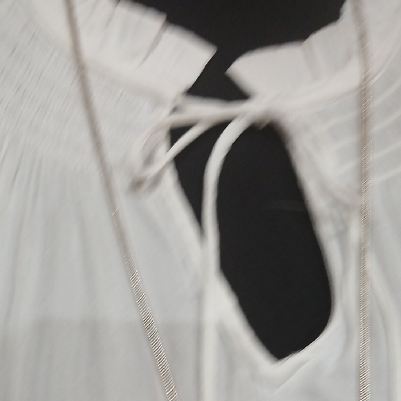 Chic White Ruffle Blouse - Picture 3 of 8